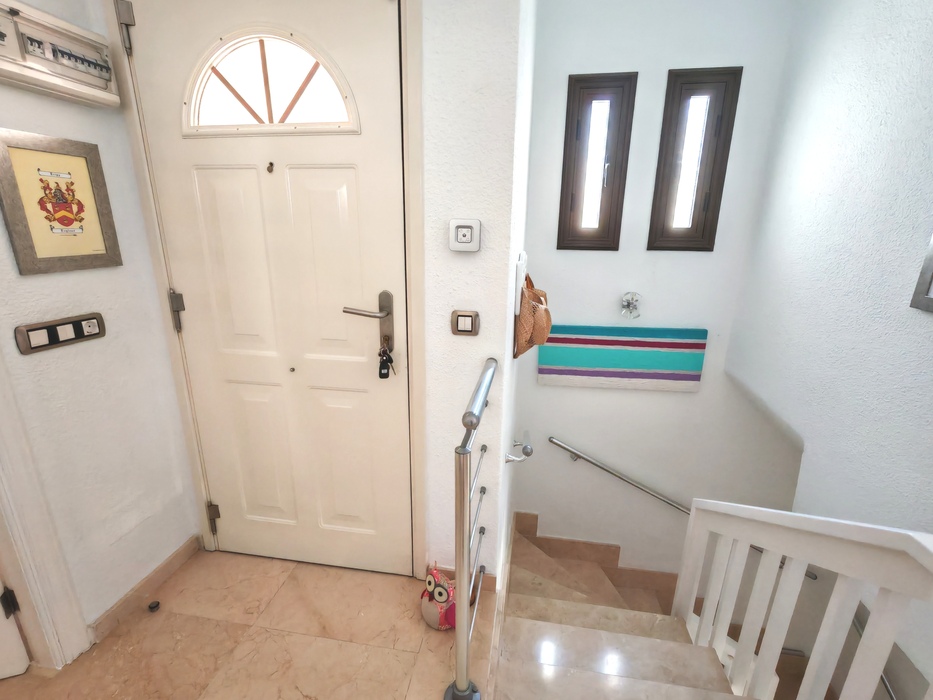 933