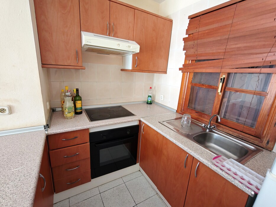 933