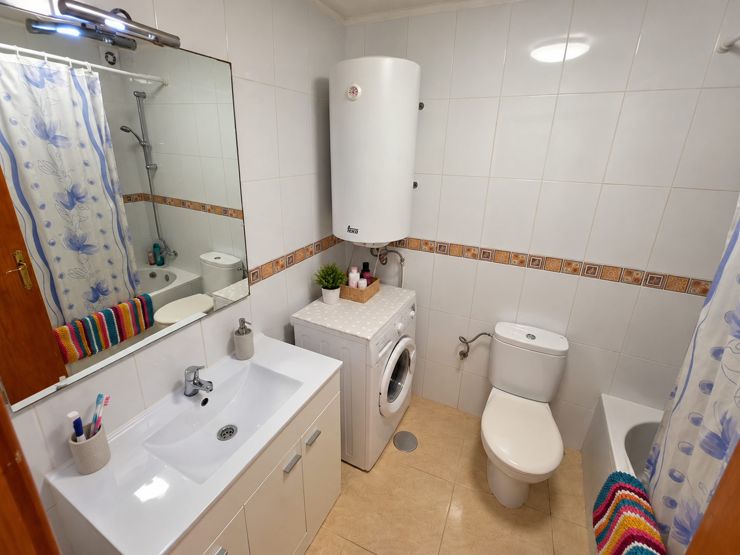 Tidy Compact Bathroom Interior